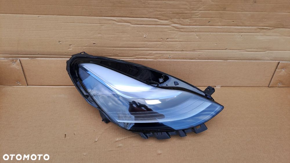 TESLA MODEL 3 LIFT PRAWA LAMPA PRAWY PRZÓD LED 1514953-10-E - 1