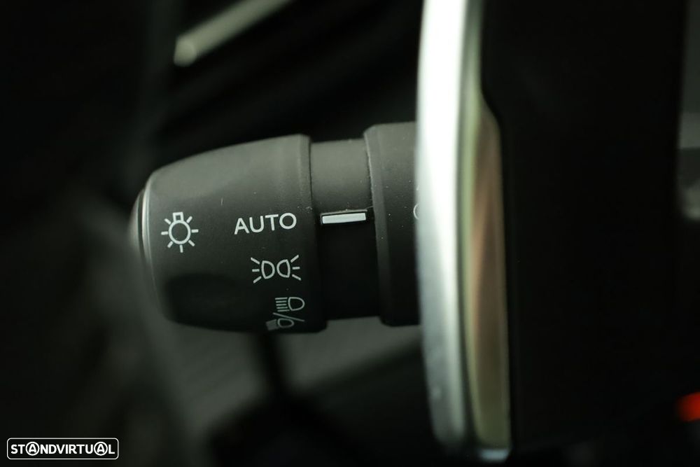 Peugeot 208 1.2 PureTech Allure EAT8 - 17