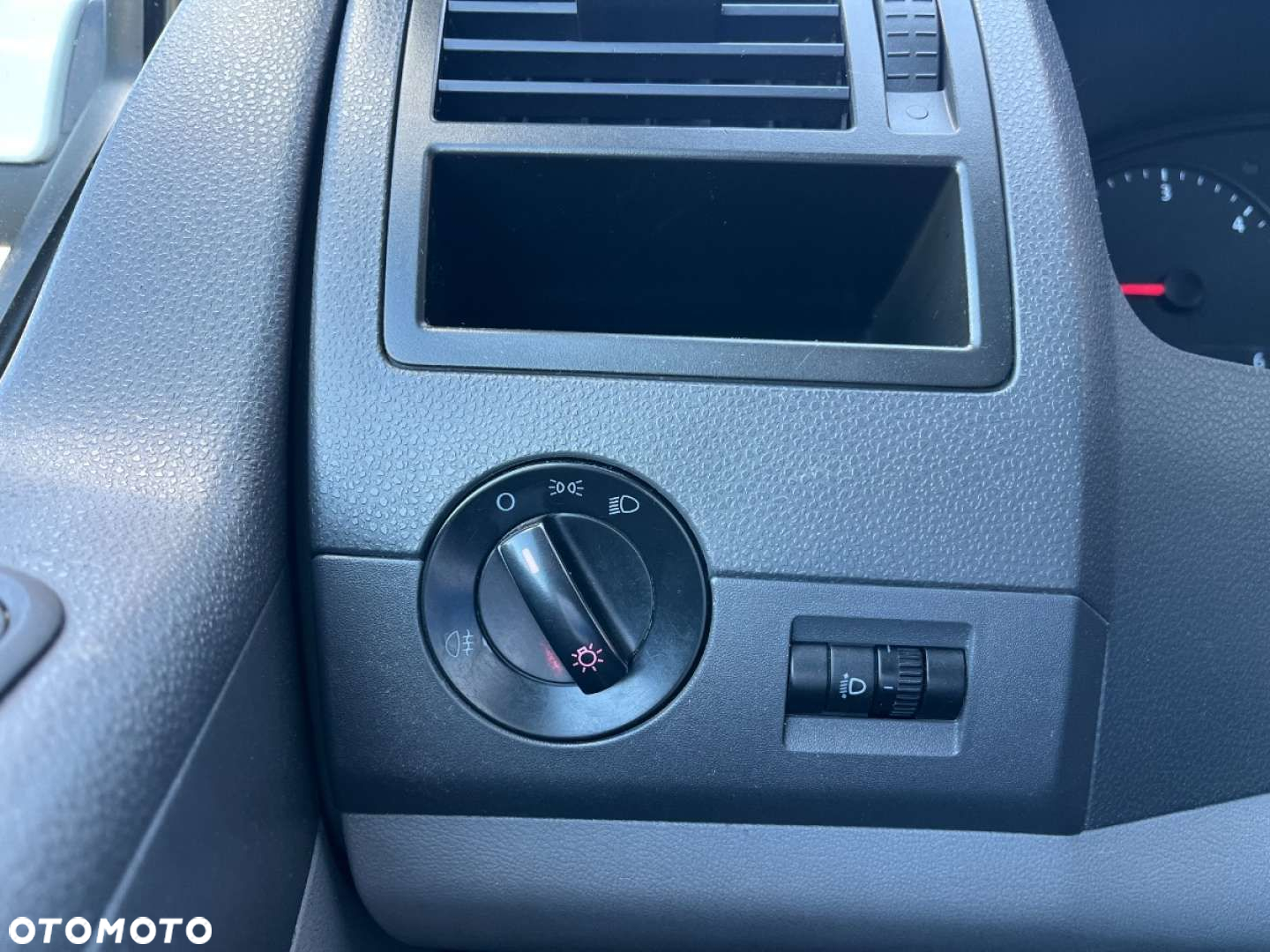 Volkswagen Caravelle - 12