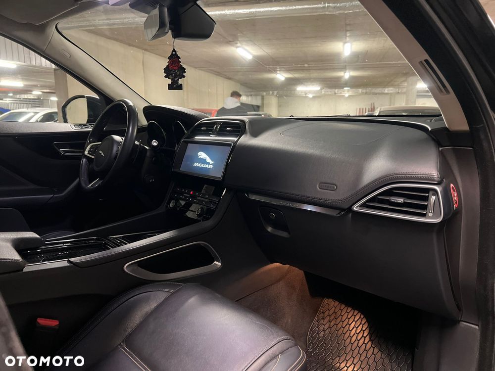 Jaguar F-Pace 2.0 i4D AWD R-Sport - 29