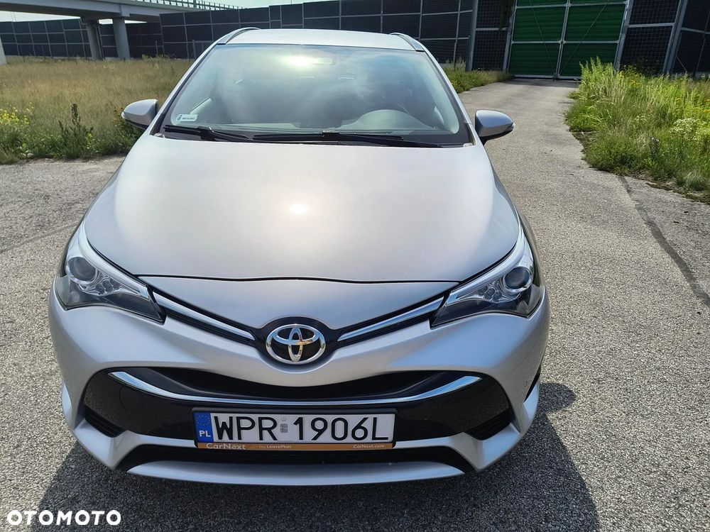 Toyota Avensis 1.8 Premium - 17