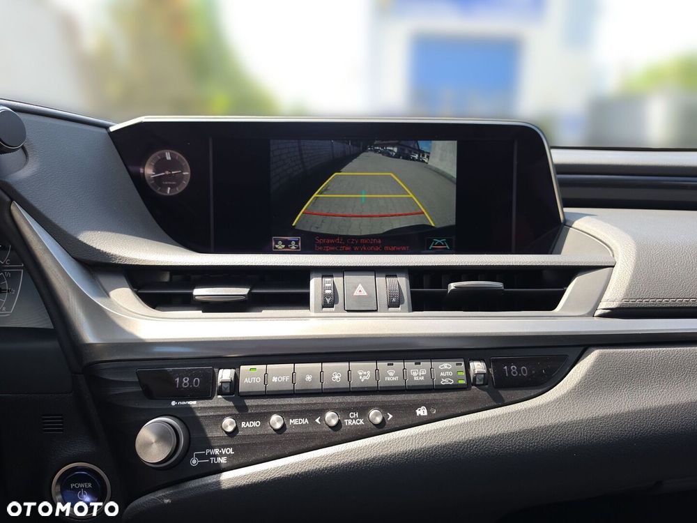 Lexus ES - 12