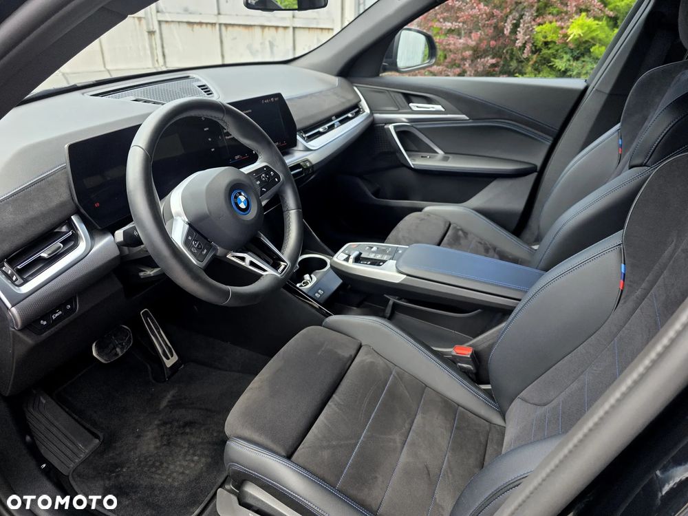 BMW iX2 eDrive20 66.5kWh M Sport - 16