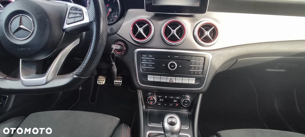 Mercedes-Benz CLA 180 AMG Line - 6