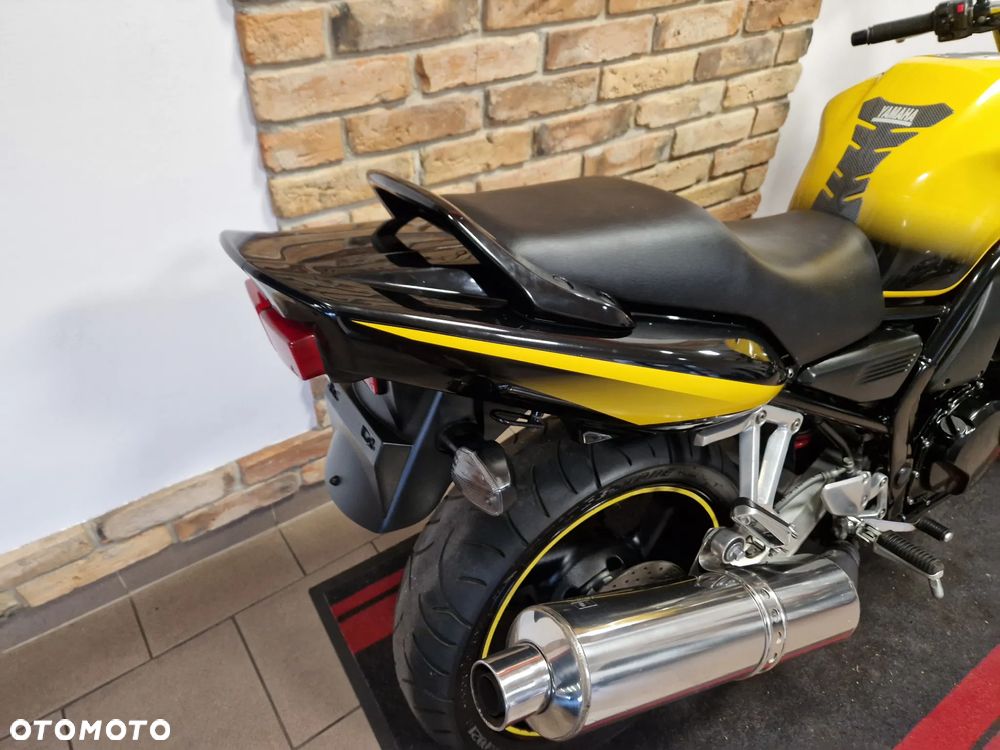 Yamaha FZS - 32