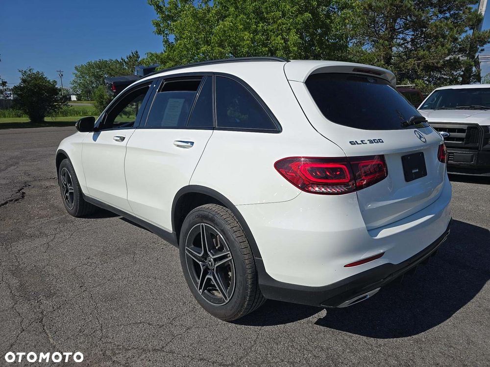 Mercedes-Benz GLC 300 4Matic 9G-TRONIC AMG Line - 3