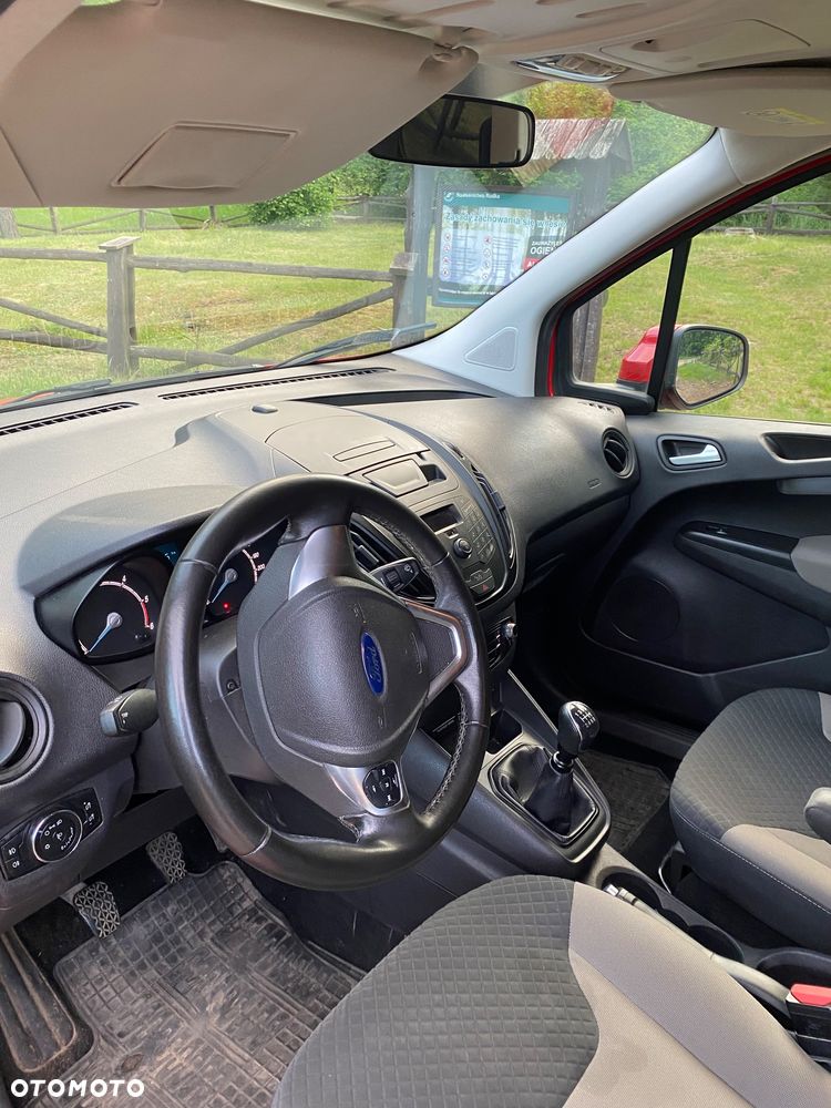 Ford Transit Courier - 12