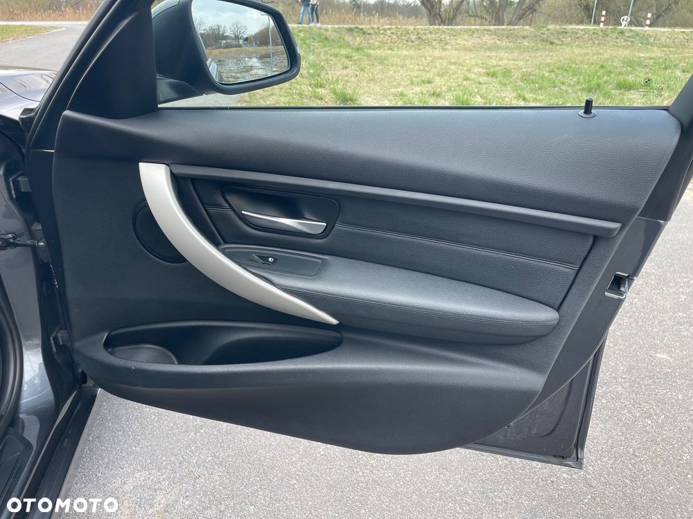 BMW Seria 3 320i - 26