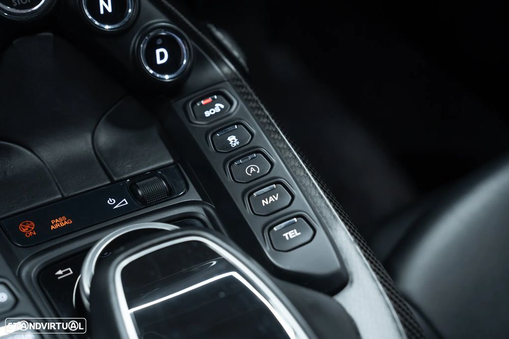 Aston Martin Vantage Coupe 4.0 Twin-Turbo V8 - 44