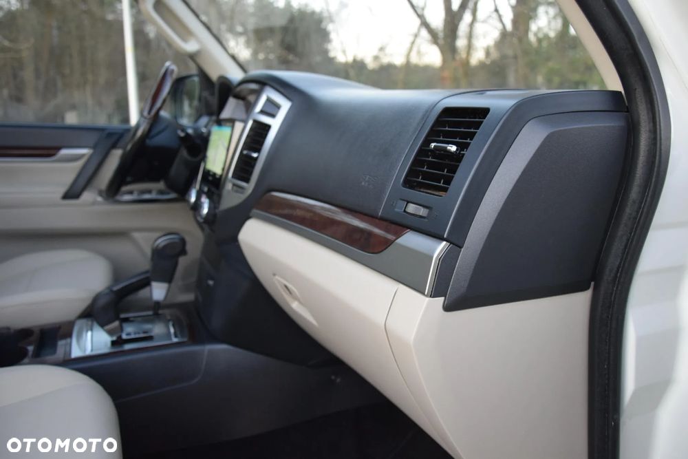 Mitsubishi Pajero - 17