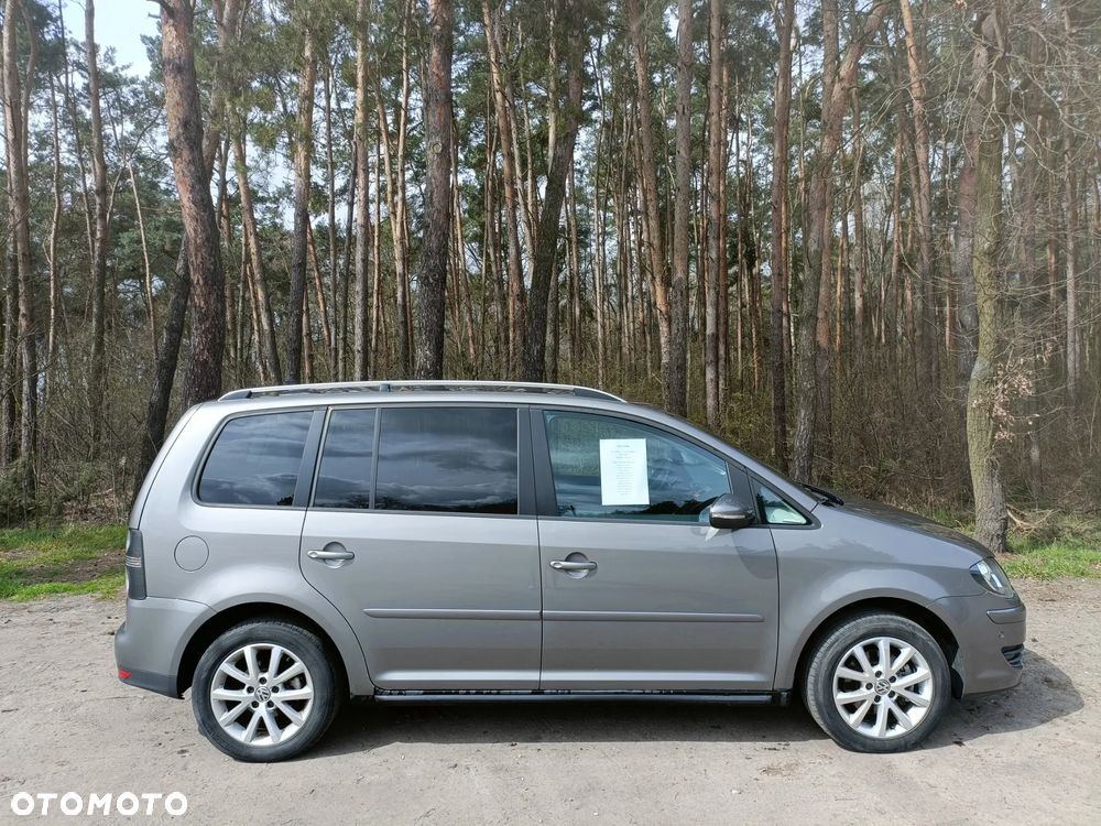 Volkswagen Touran 1.9 TDI DPF Highline DSG - 6