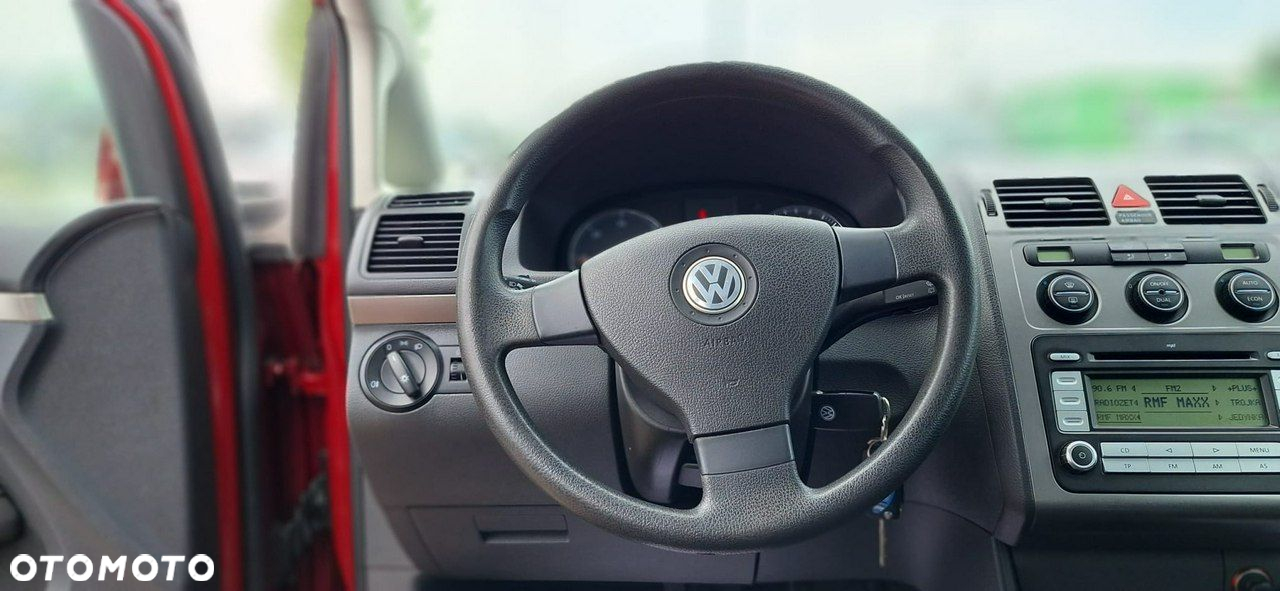 Volkswagen Touran - 10