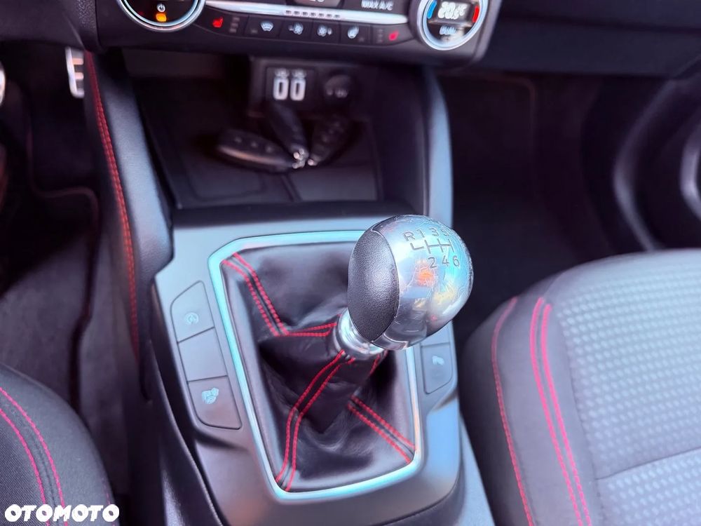 Ford Kuga 2.0 EcoBlue Hybrid ST-LINE - 23