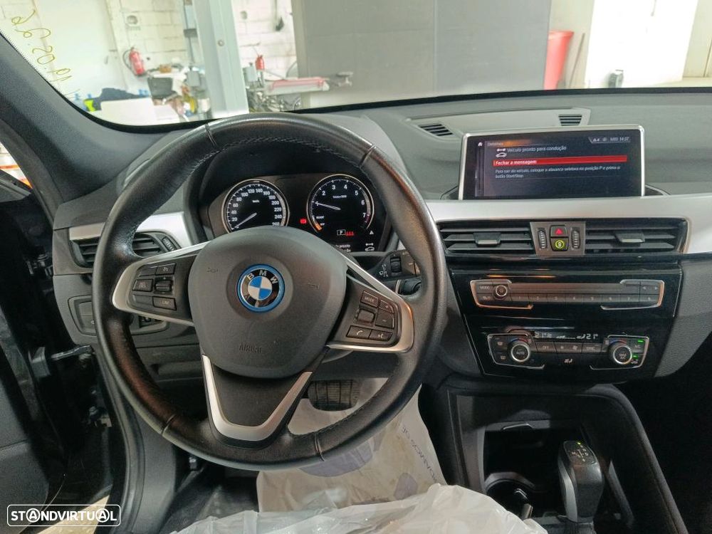 BMW X1 25 e xDrive Corporate Edition - 8