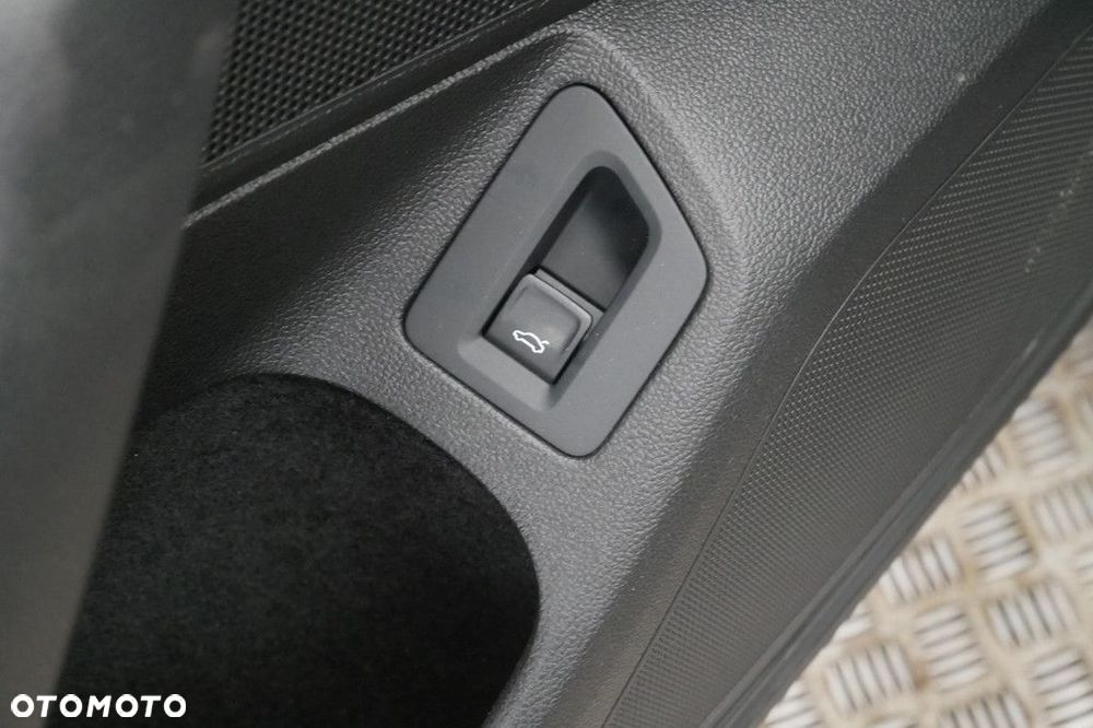 Volkswagen Passat Variant 2.0 TSI Business DSG - 17