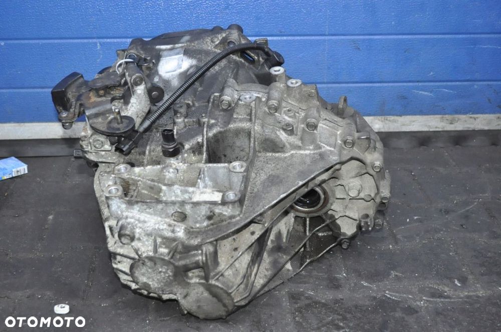 i40 ix35 KIA OPTIMA 1.7 CRDI SKRZYNIA M6CF4 98tys - 5