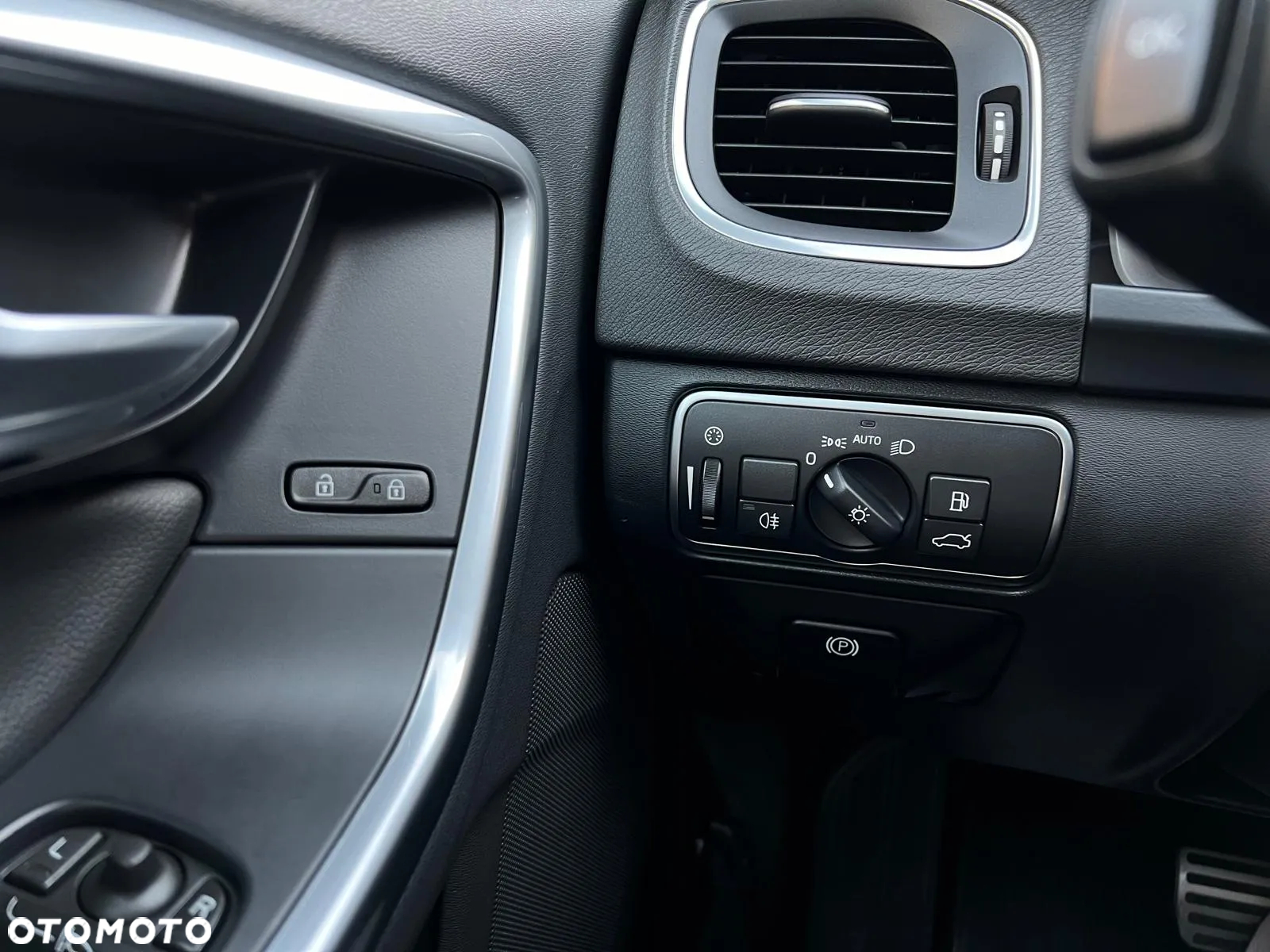 Volvo V60 D4 - 25