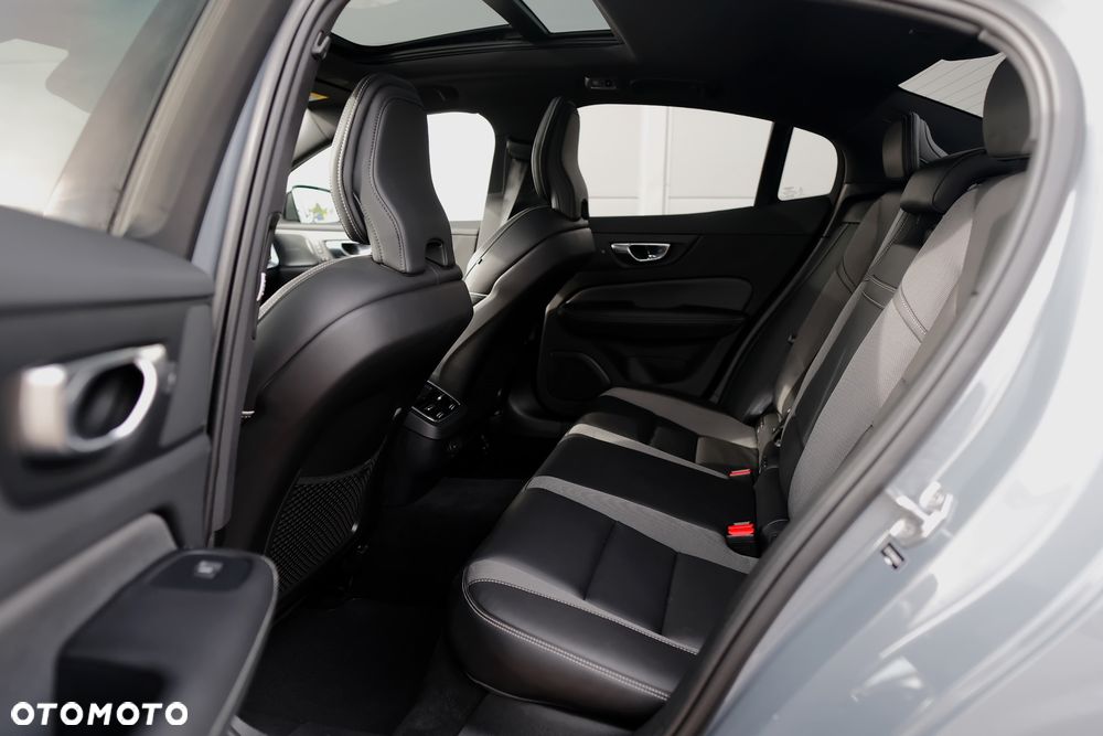 Volvo S60 T5 AWD R-Design - 29