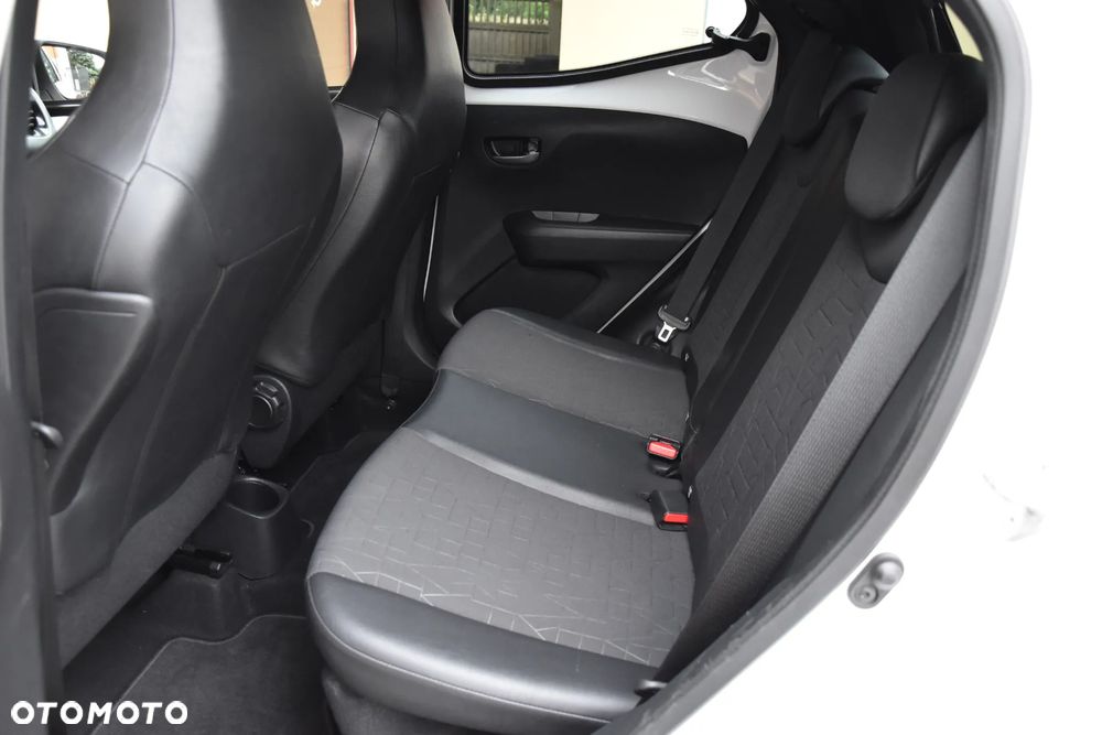 Toyota Aygo x-play club - 34