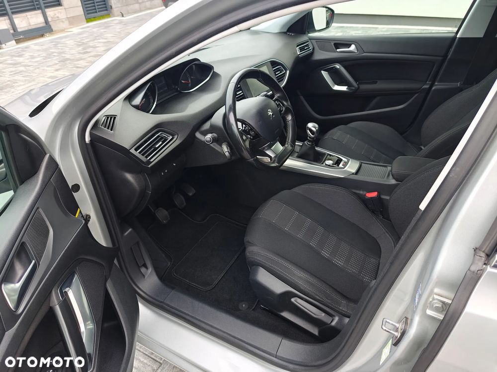 Peugeot 308 1.6 BlueHDi Allure S&S - 4