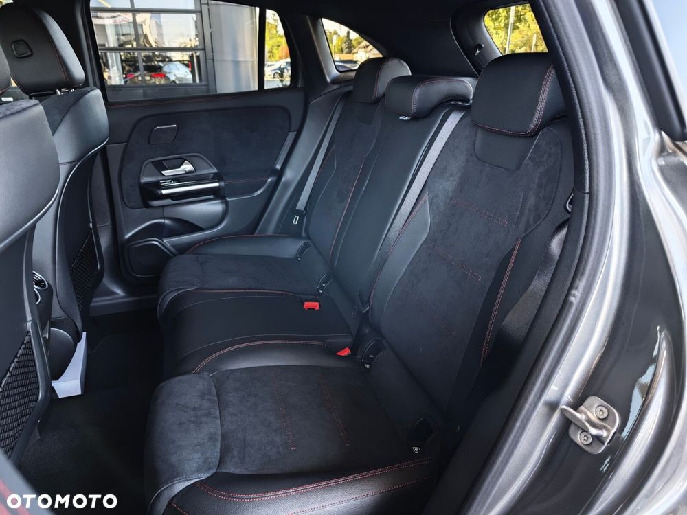 Mercedes-Benz GLA - 12