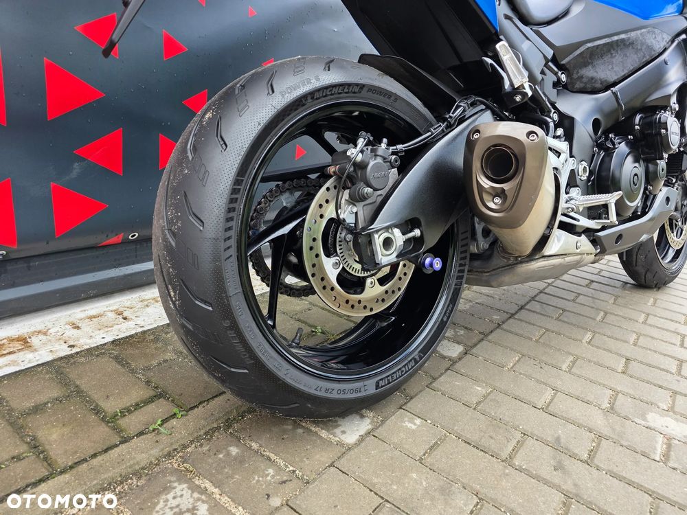 Suzuki GSX - 21
