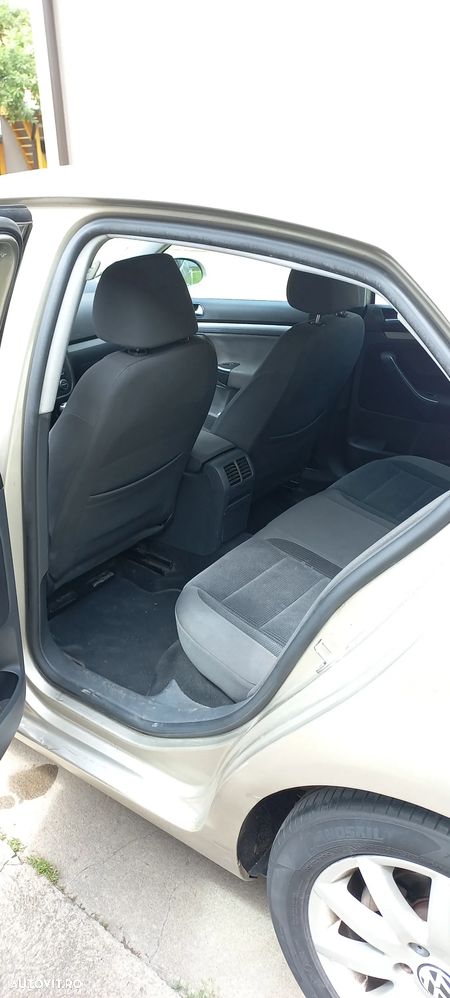 Volkswagen Jetta 1.9 TDI Comfortline - 5