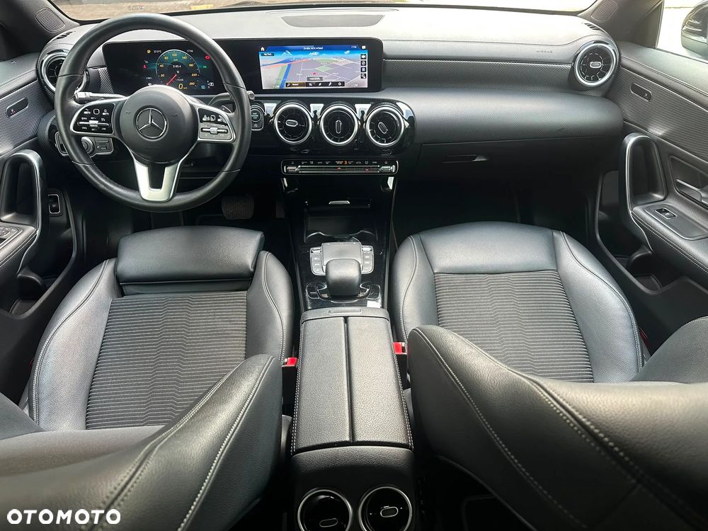 Mercedes-Benz CLA 200 d Progressive 8G-DCT - 12