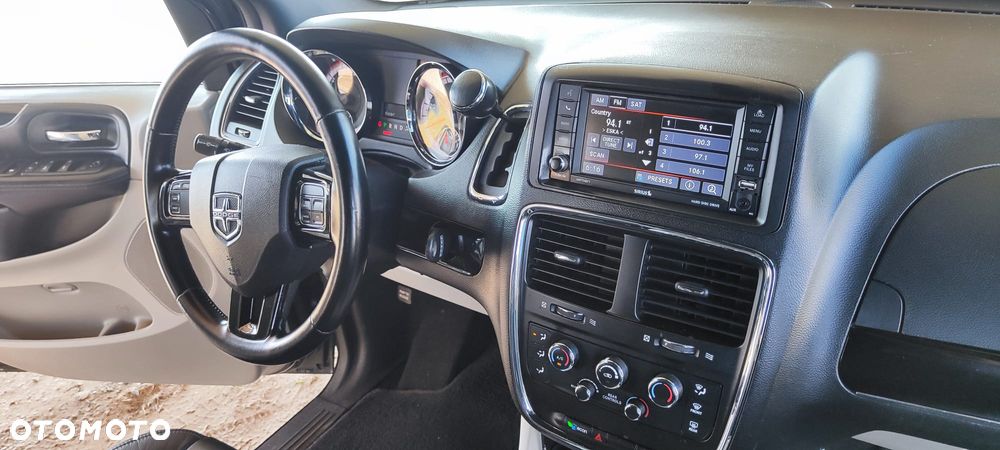Dodge Grand Caravan - 11