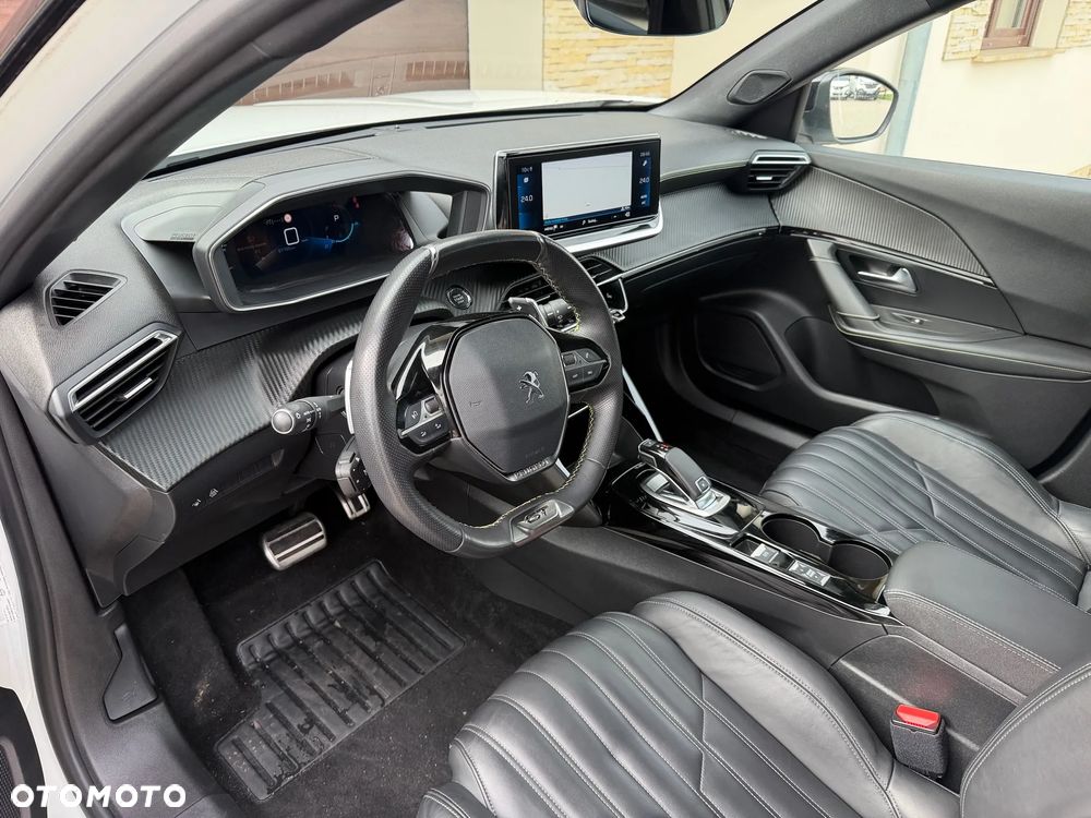 Peugeot 2008 PureTech 155 EAT8 GT Pack - 13