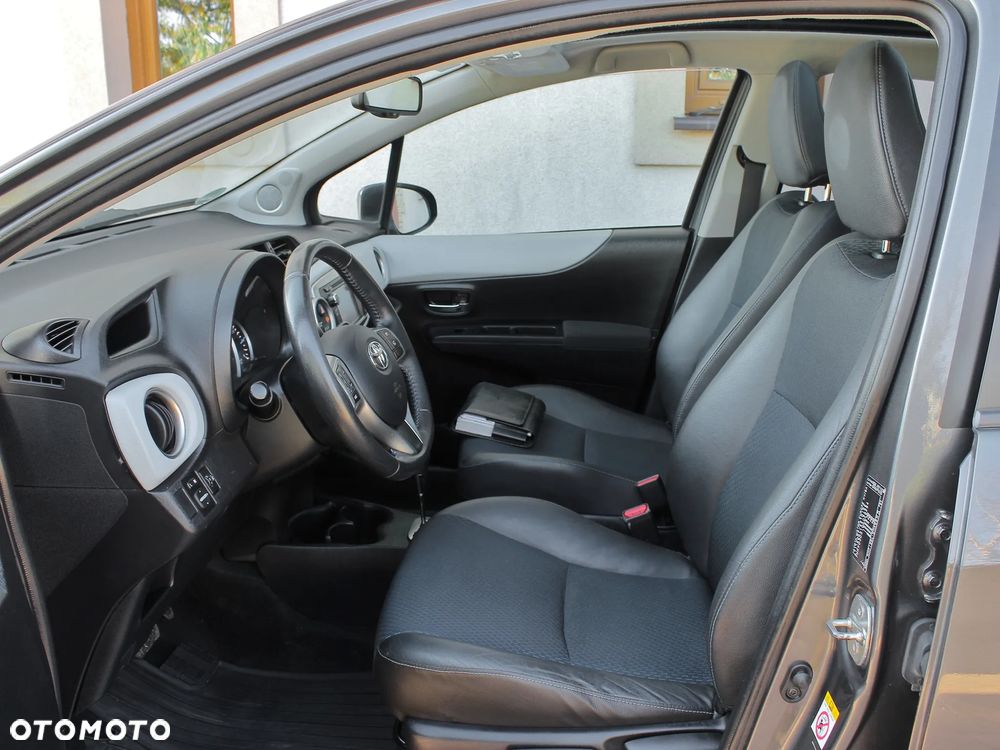 Toyota Yaris Hybrid 100 Dynamic - 7