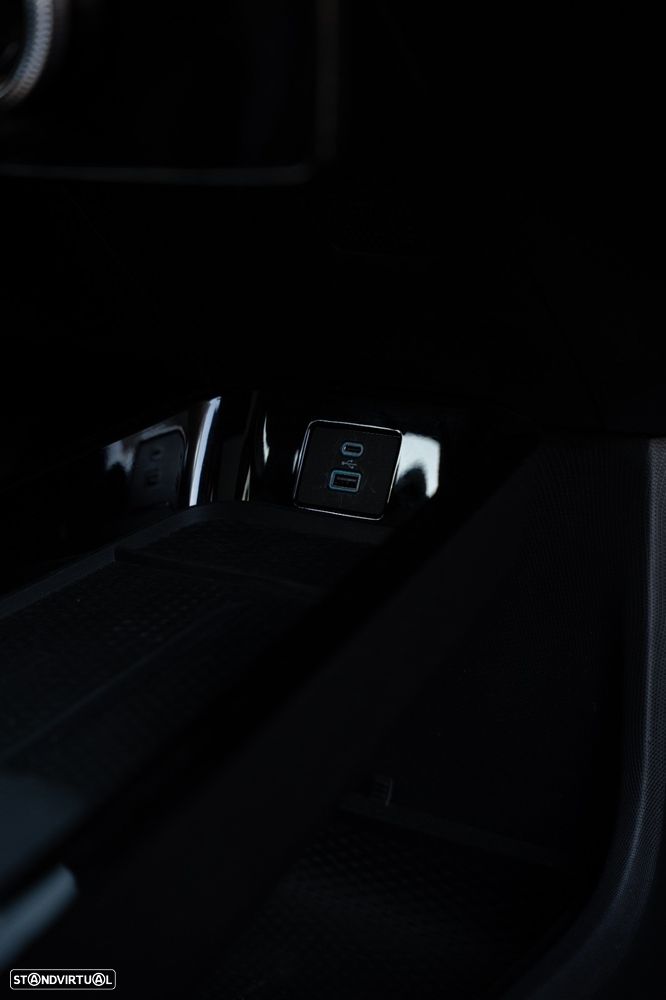 Ford Mustang Mach-E AWD PREMIUM - 17