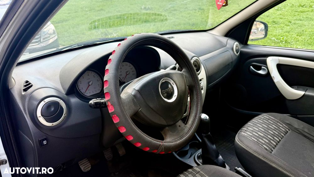 Dacia Logan 1.2 16V Laureate - 9