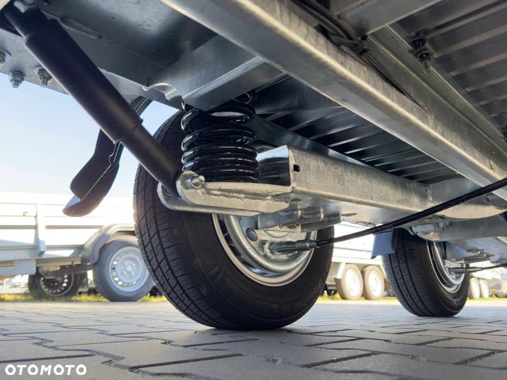 Debon C2000 - zamknięta przyczepa do przewozu aut, 550 x 215 cm, 3500kg, felgi ALU, wciągarka elektryczna - 12