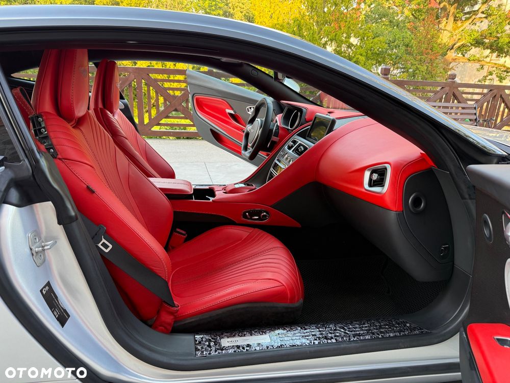 Aston Martin DB11 V12 Coupe - 23