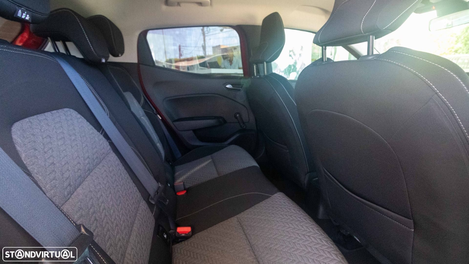 Renault Clio 1.0 TCe Limited CVT - 9