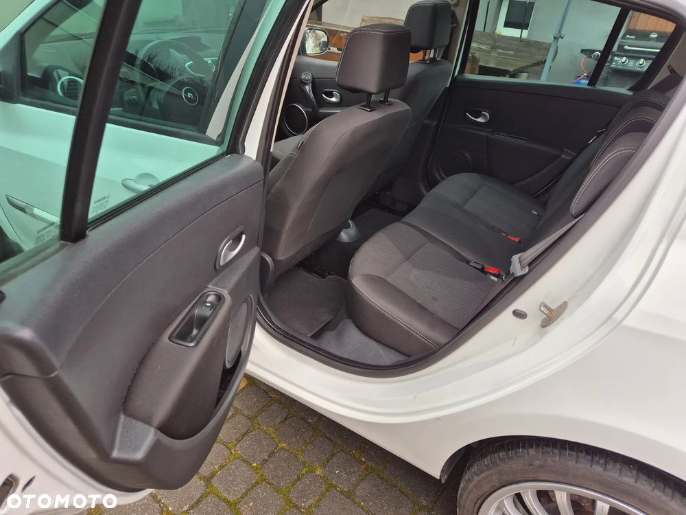 Renault Clio 1.6 16V Exception - 11