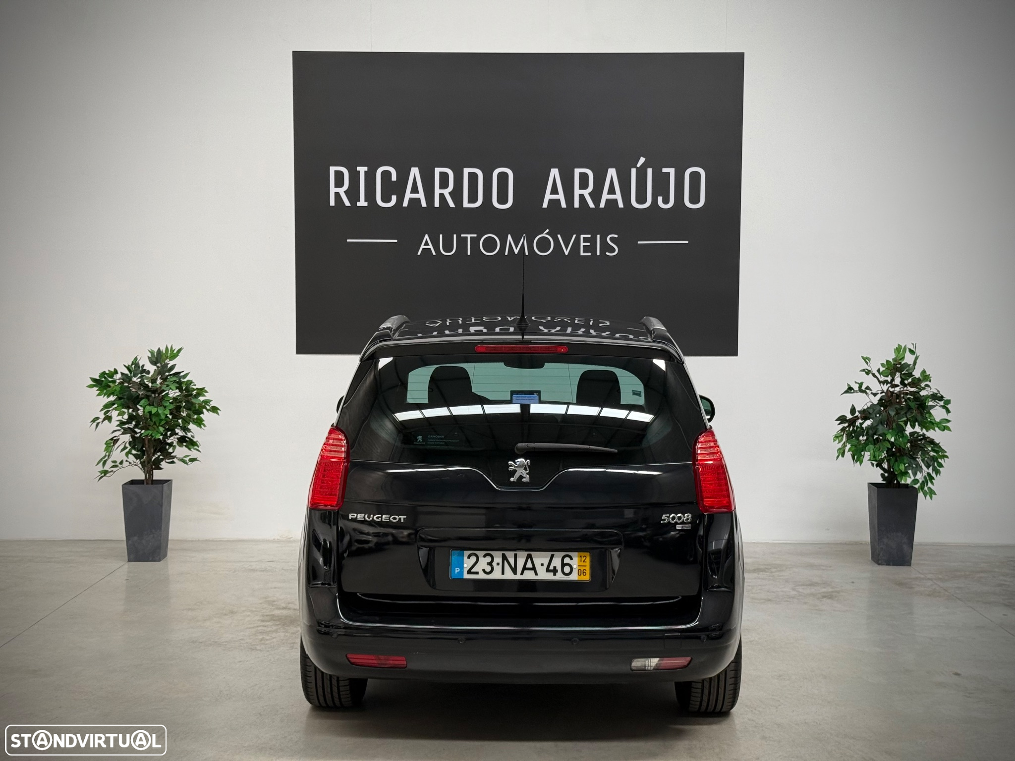 Peugeot 5008 1.6 E-HDi 7L Allure 2-Tronic - 25