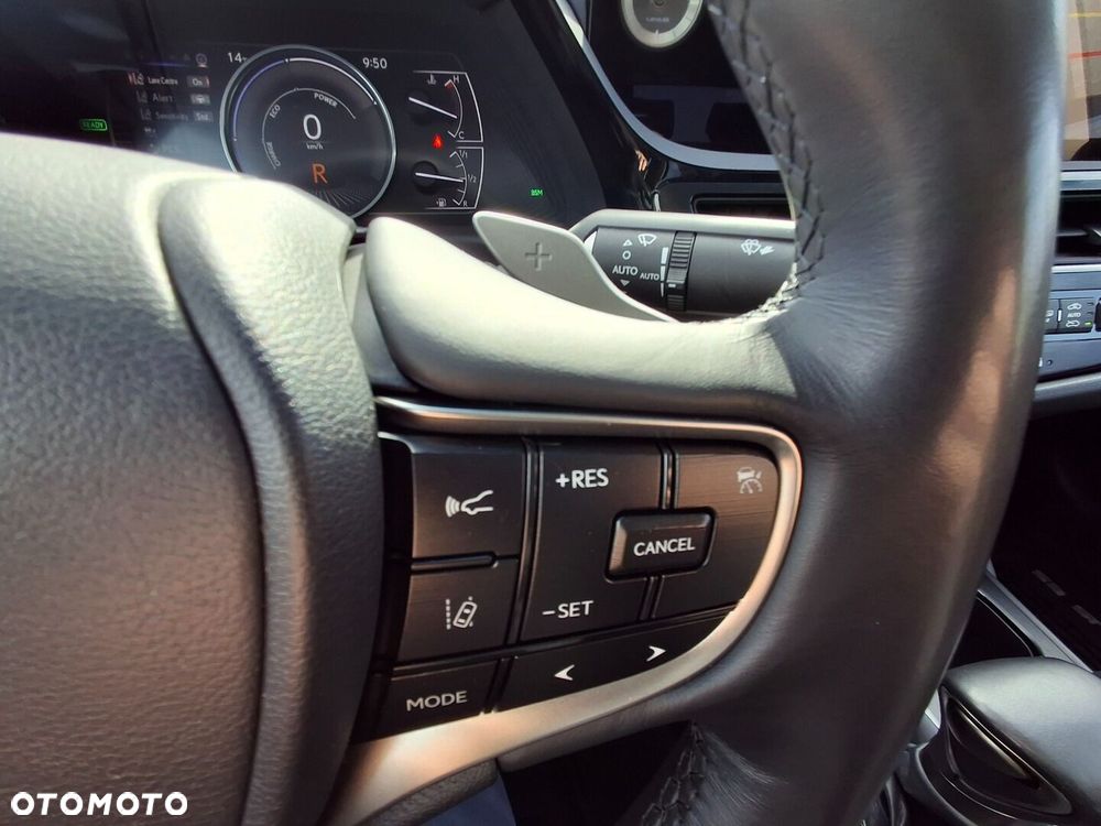 Lexus ES 300h Business Edition - 19