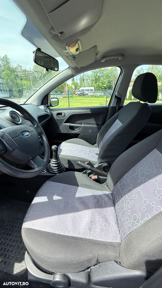 Ford Fiesta 1.3i Comfort - 8