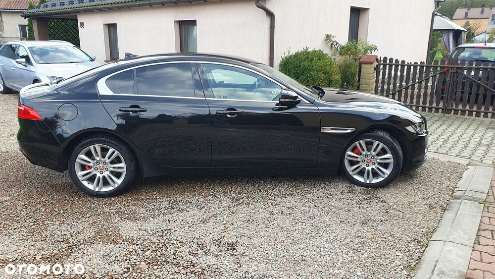 Jaguar XE 2.0 D Prestige - 7