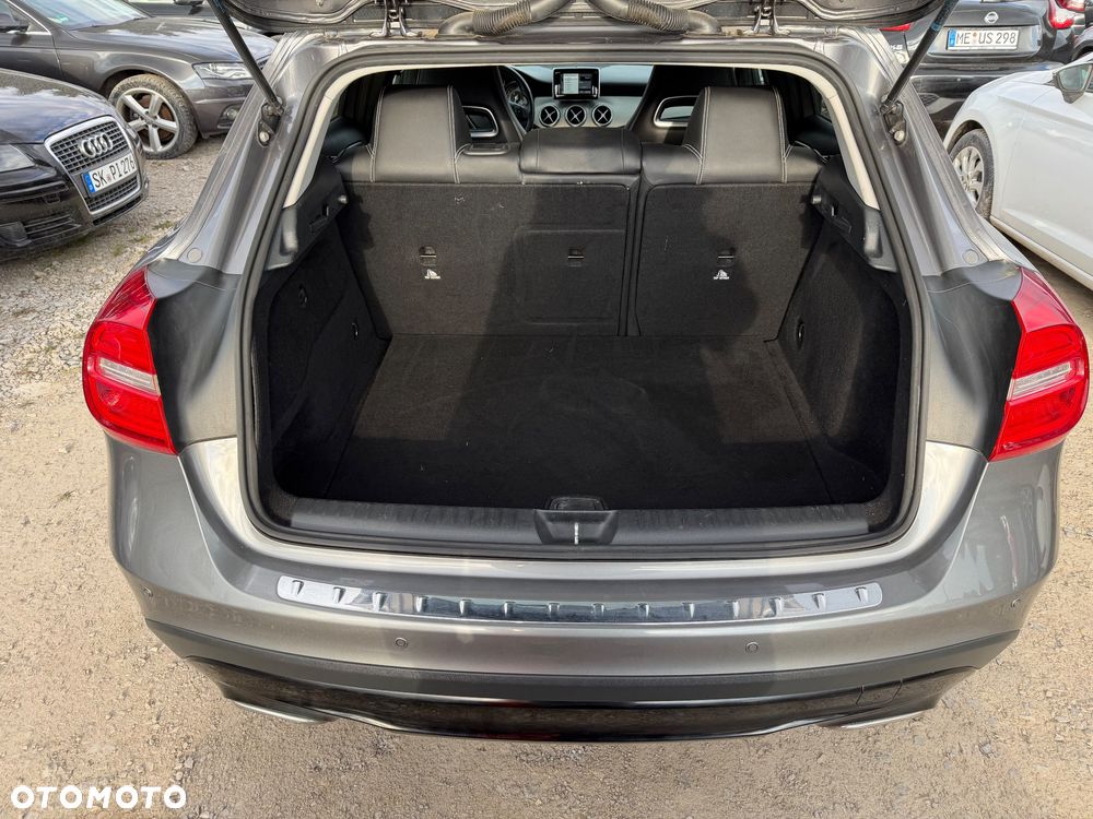 Mercedes-Benz GLA 200 Urban - 34