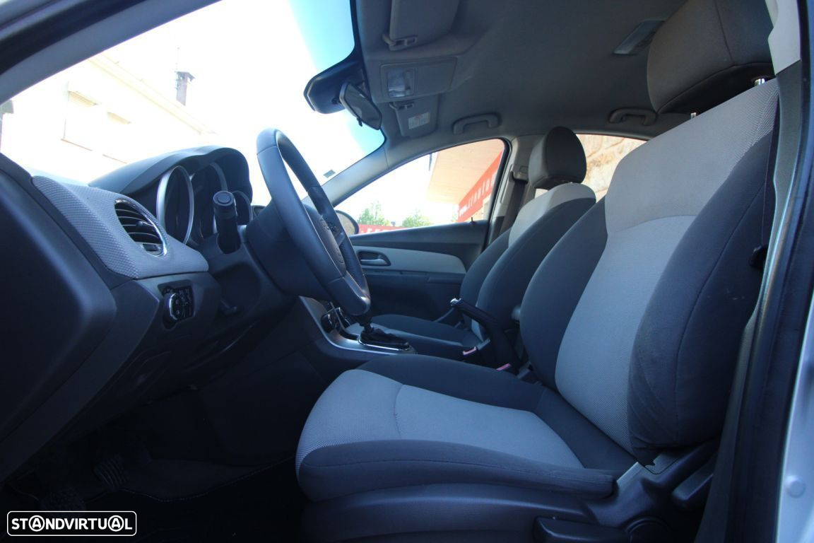 Chevrolet Cruze 1.6 LS - 10