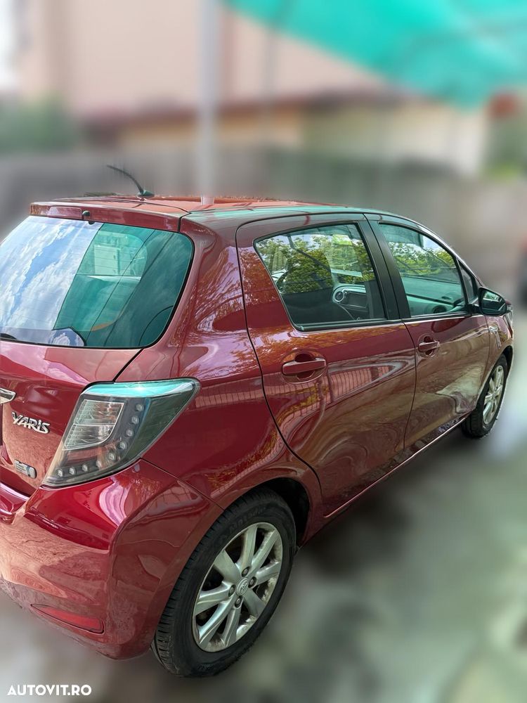 Toyota Yaris 1.5 VVT-i HSD Sol - 2