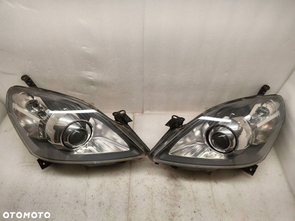 opel zafira b xenon komplet lamp przednich 13252471 / 13252470 - 2