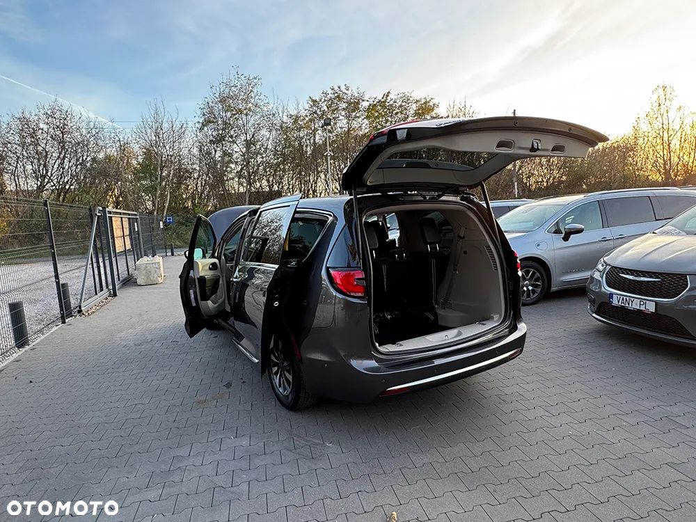 Chrysler Pacifica - 11