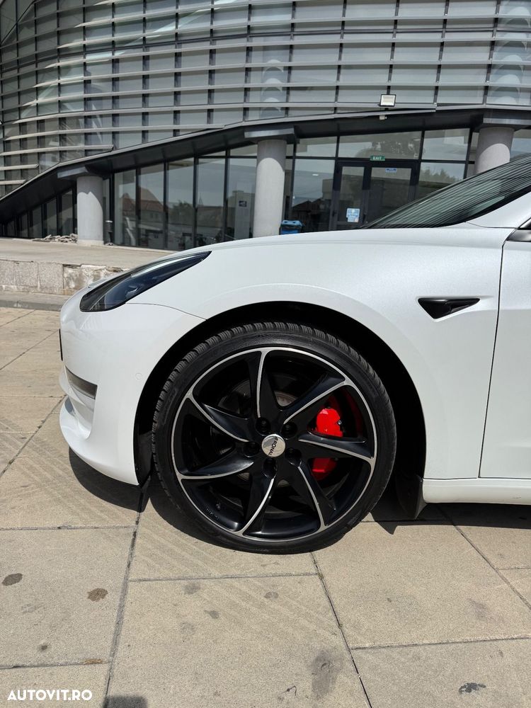 Tesla Model 3 - 4