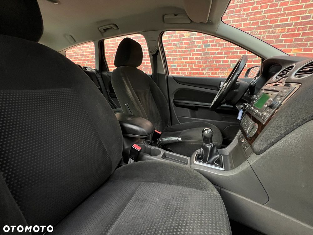 Ford Focus 2.0 Ghia - 15