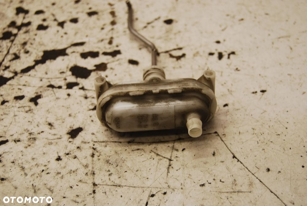 SIŁOWNIK ZAMKA KLAPY BAGAŻNIKA TYŁ TYLNA 3A9862159A VW PASSAT B4 KOMBI - 1