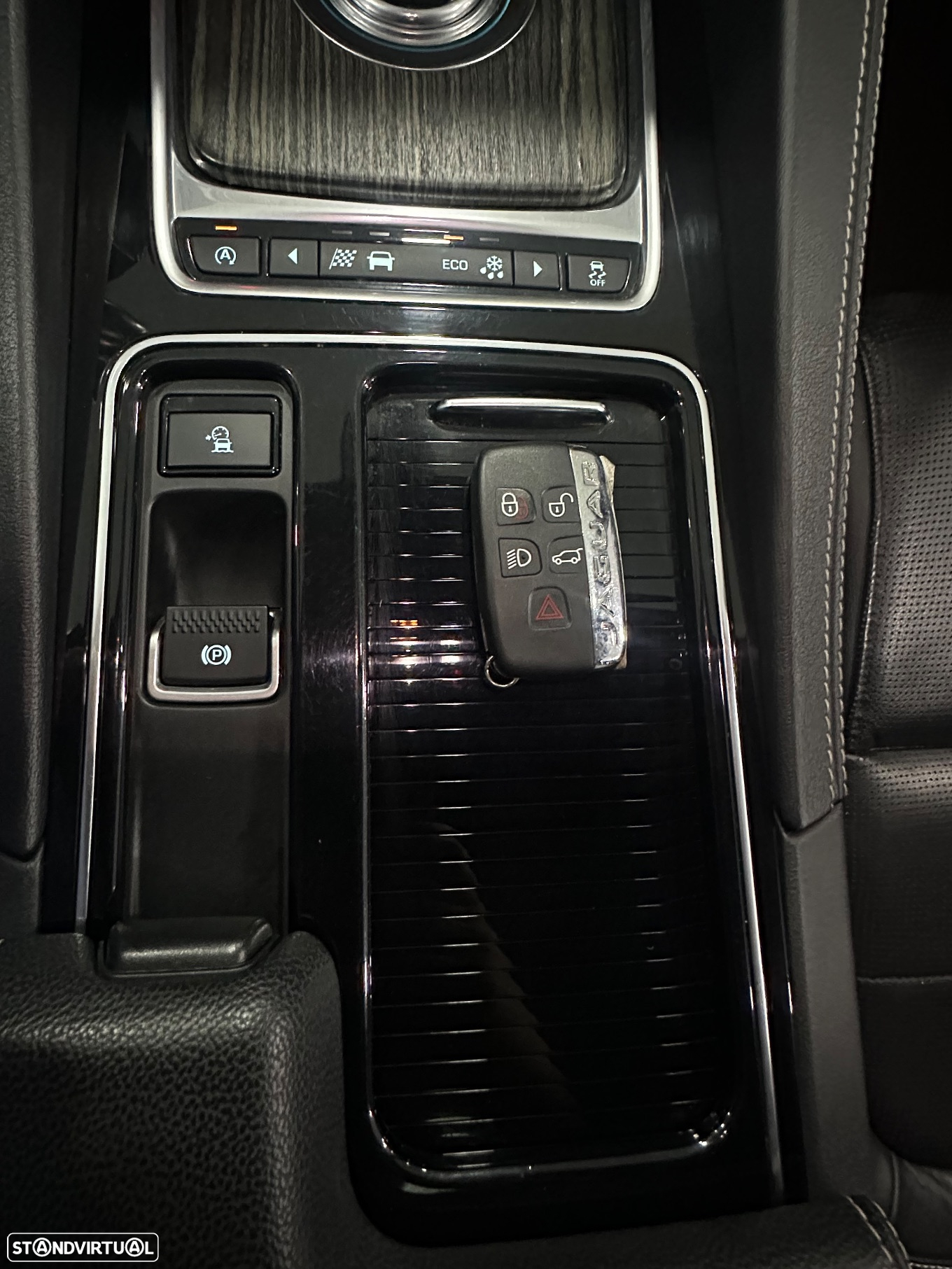 Jaguar F-Pace 2.0 D200 AWD R-Dynamic SE - 19